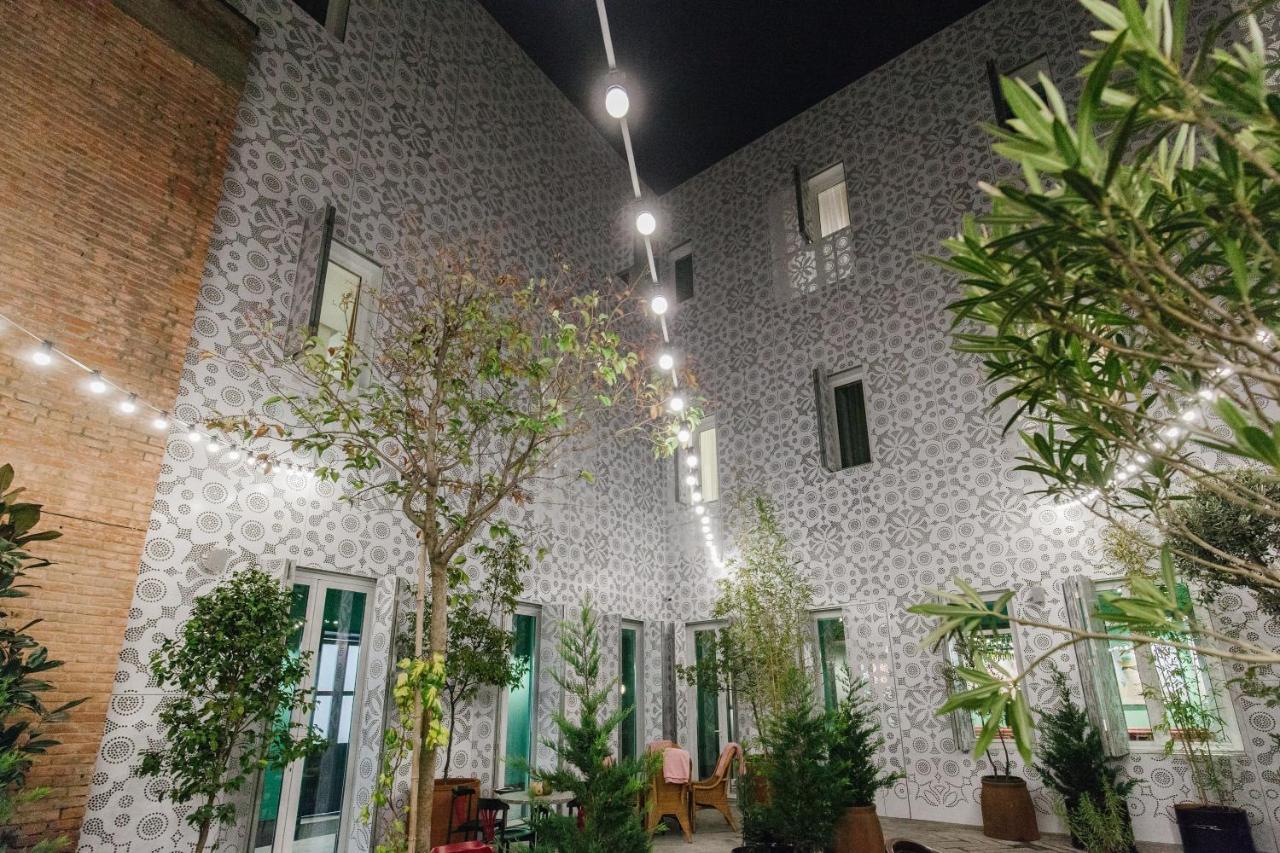 G.Vino Boutique Hotel ティビリシ エクステリア 写真